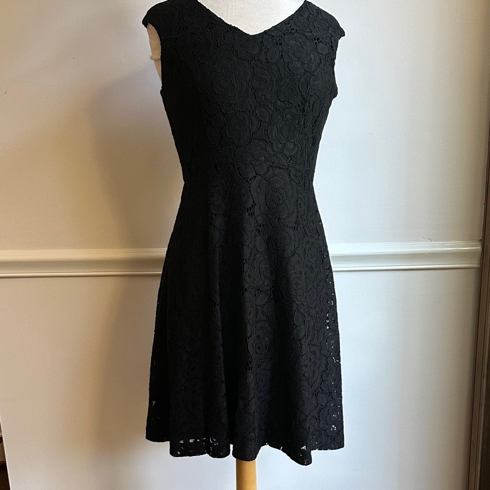 Ellen Tracy Black Lace Overlay DRESS SIZE 6 A-line V-Neck Fit and flare EUC